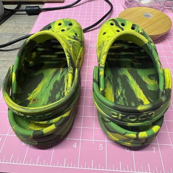 Crocs Kids Green Marble Tie Dye Clogs Size C 9 Boys Shoes - Picture 3 of 5